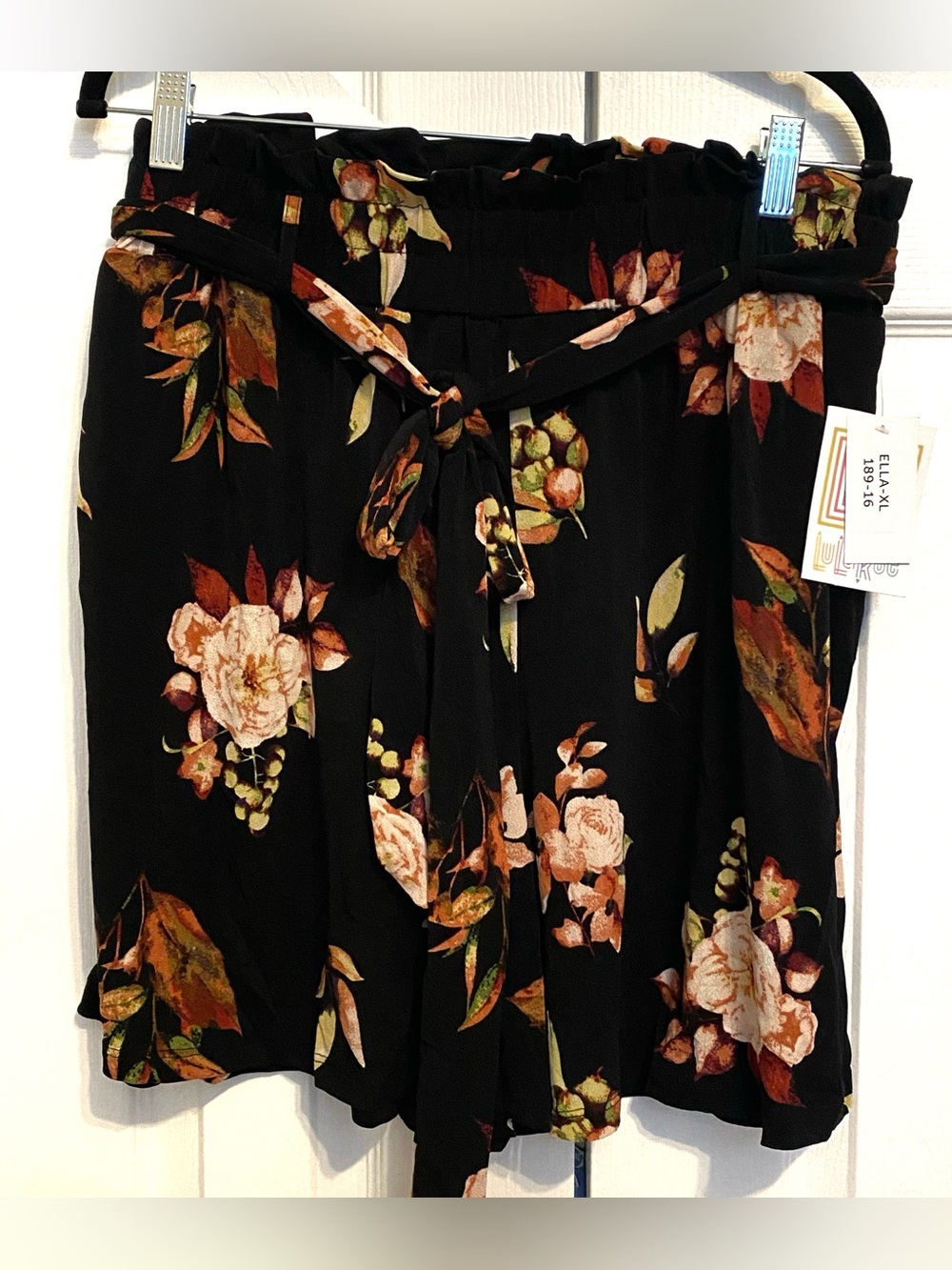 LulaRoe- Black Floral Ella Shorts Women’s Size XL